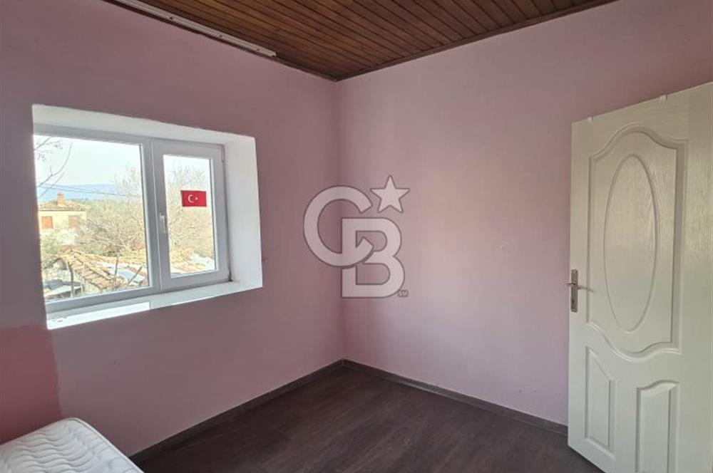 BURHANİYE'DE DOĞA İLE İÇ İÇE MÜSTAKİL BAHÇELİ SATILIK KÖY EVİ