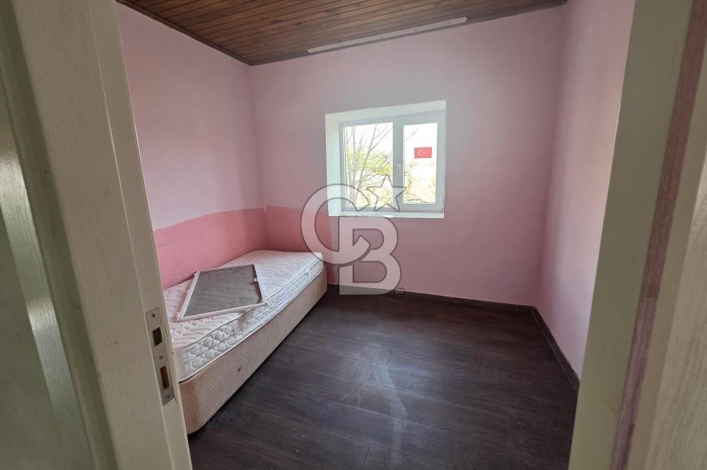 BURHANİYE'DE DOĞA İLE İÇ İÇE MÜSTAKİL BAHÇELİ SATILIK KÖY EVİ