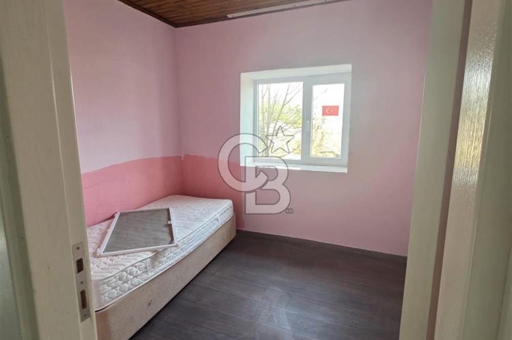 BURHANİYE'DE DOĞA İLE İÇ İÇE MÜSTAKİL BAHÇELİ SATILIK KÖY EVİ