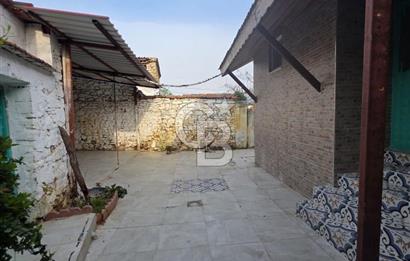 BURHANİYE'DE DOĞA İLE İÇ İÇE MÜSTAKİL BAHÇELİ SATILIK KÖY EVİ