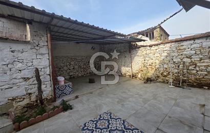 BURHANİYE'DE DOĞA İLE İÇ İÇE MÜSTAKİL BAHÇELİ SATILIK KÖY EVİ