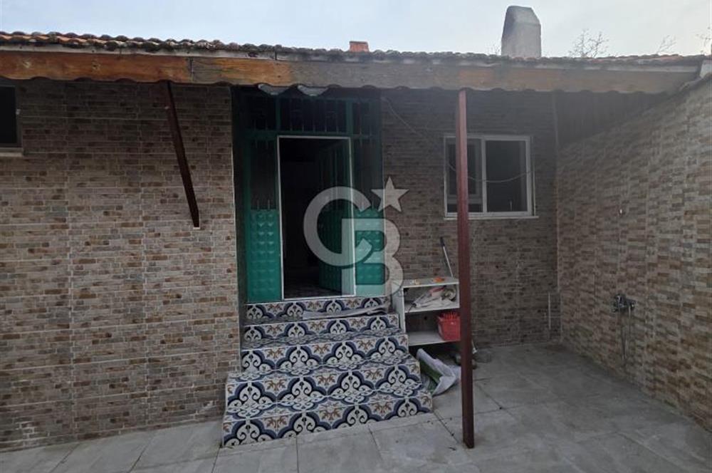 BURHANİYE'DE DOĞA İLE İÇ İÇE MÜSTAKİL BAHÇELİ SATILIK KÖY EVİ