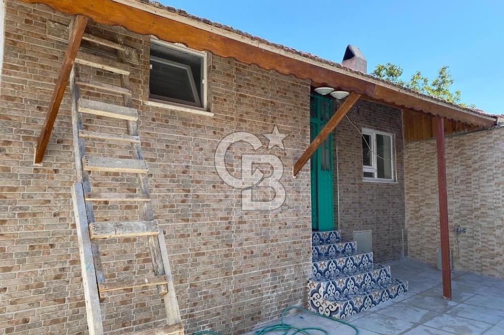 BURHANİYE'DE DOĞA İLE İÇ İÇE MÜSTAKİL BAHÇELİ SATILIK KÖY EVİ