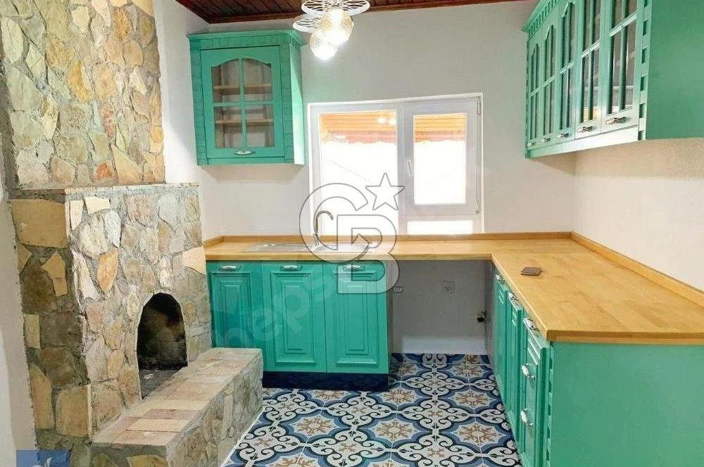 BURHANİYE'DE DOĞA İLE İÇ İÇE MÜSTAKİL BAHÇELİ SATILIK KÖY EVİ