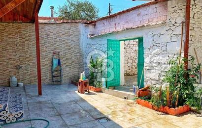 BURHANİYE'DE DOĞA İLE İÇ İÇE MÜSTAKİL BAHÇELİ SATILIK KÖY EVİ