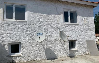 BURHANİYE'DE DOĞA İLE İÇ İÇE MÜSTAKİL BAHÇELİ SATILIK KÖY EVİ