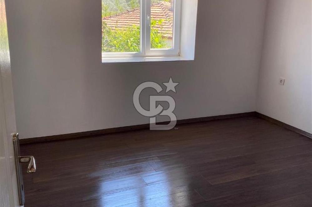 BURHANİYE'DE DOĞA İLE İÇ İÇE MÜSTAKİL BAHÇELİ SATILIK KÖY EVİ