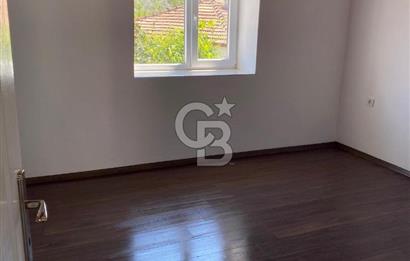 BURHANİYE'DE DOĞA İLE İÇ İÇE MÜSTAKİL BAHÇELİ SATILIK KÖY EVİ