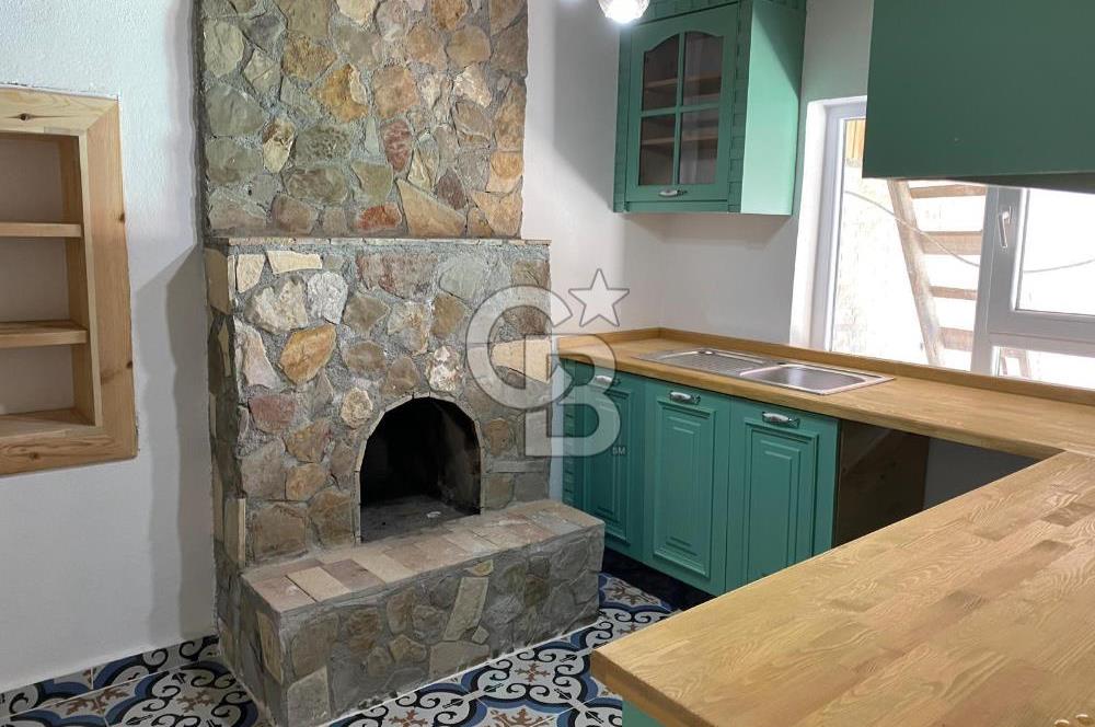 BURHANİYE'DE DOĞA İLE İÇ İÇE MÜSTAKİL BAHÇELİ SATILIK KÖY EVİ