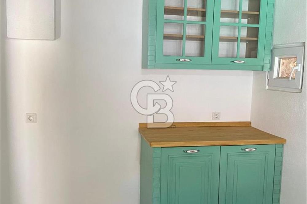 BURHANİYE'DE DOĞA İLE İÇ İÇE MÜSTAKİL BAHÇELİ SATILIK KÖY EVİ