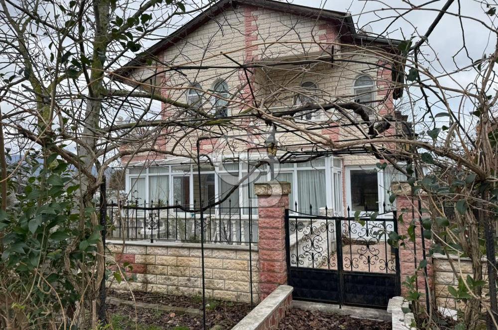 YALOVA TERMAL AKKÖY'DE SATILIK 3+1 MÜSTAKİL VİLLA BRÜT 250 M2
