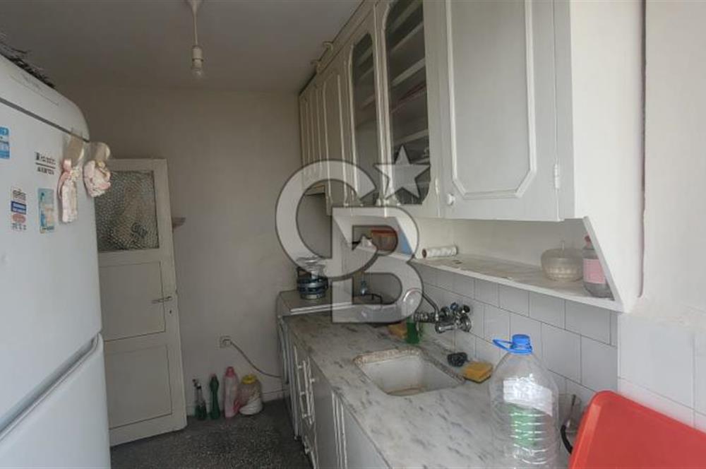 Çiğli Aydınlık Evlerde Merkezi Konumda Satılık 2+1 Daire.