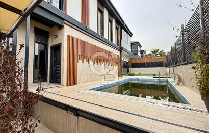 İzmir’in tercih edilen bölgelerinden İnönü Mahallesi’nde, prestijli sitelere komşu konumda bulunan villamız satışa sunulmuştur.