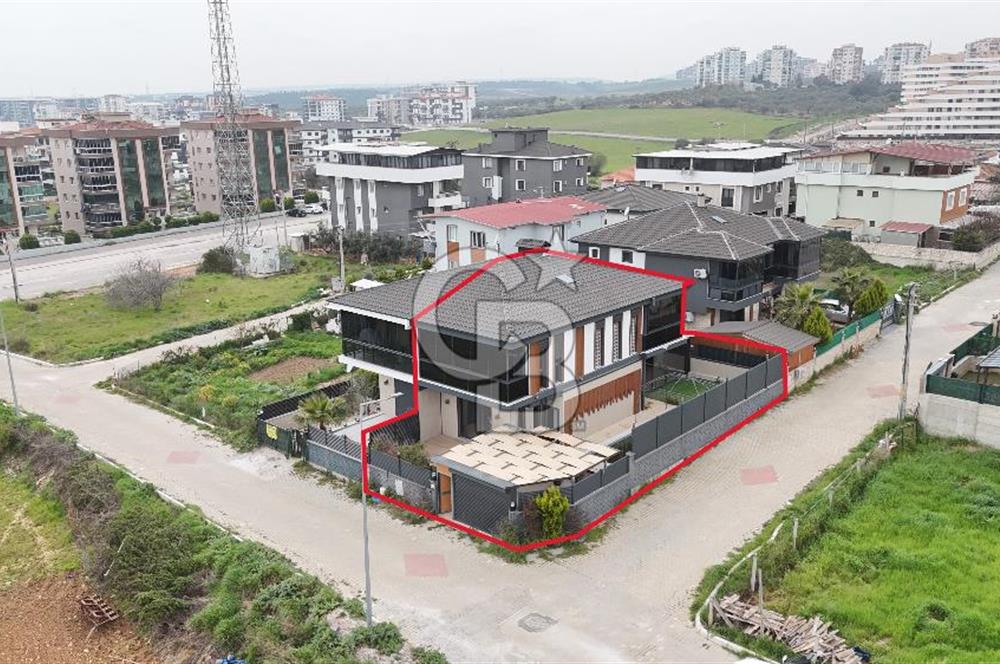 İzmir’in tercih edilen bölgelerinden İnönü Mahallesi’nde, prestijli sitelere komşu konumda bulunan villamız satışa sunulmuştur.