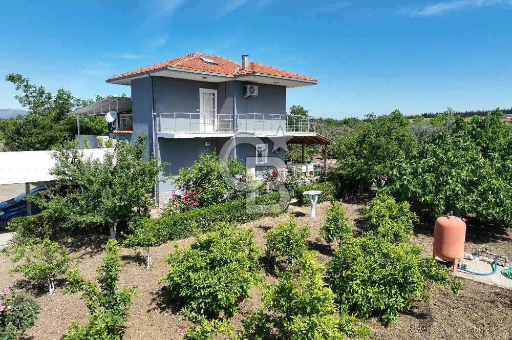 İzmir Menderes'de 5+2 Satılık Müştemilatlı Müstakil Dubleks Ev