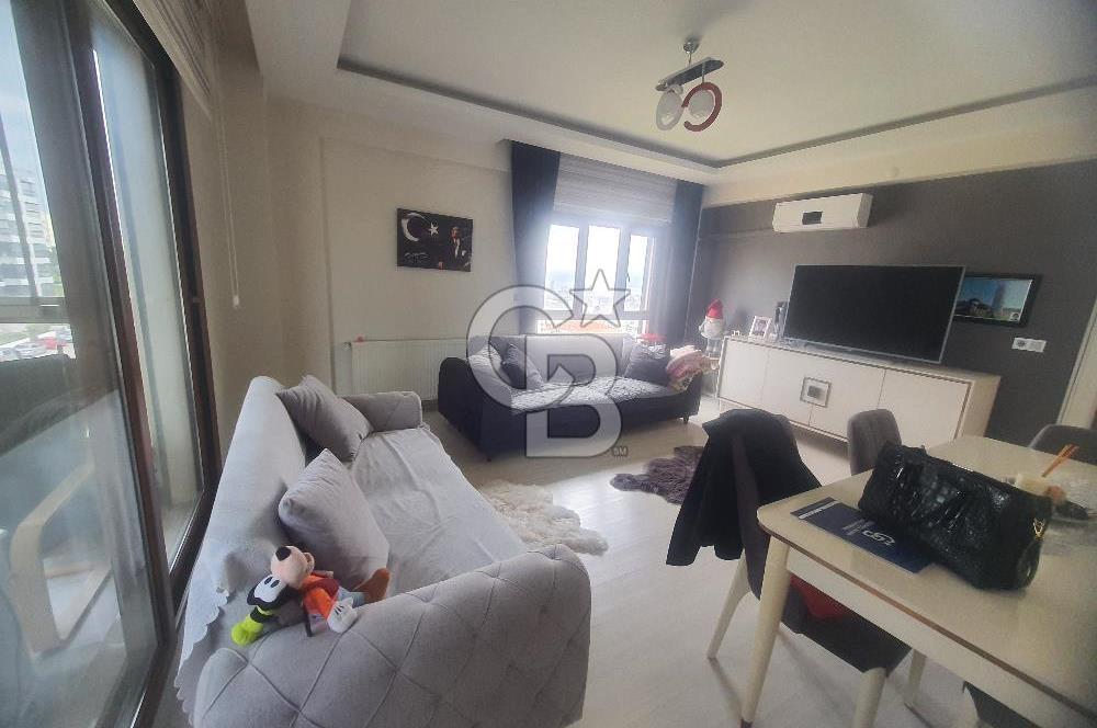 ÇİĞLİ ESENTEPE'DE KÖRFEZ MANZARALI İÇİ FULL TADİLATLI GENİŞ 2+1 DAİRE