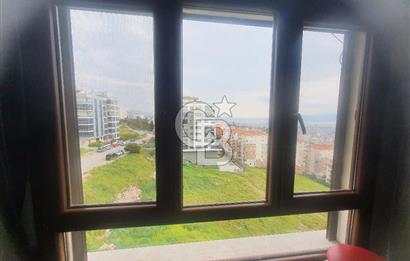 ÇİĞLİ ESENTEPE'DE KÖRFEZ MANZARALI İÇİ FULL TADİLATLI GENİŞ 2+1 DAİRE