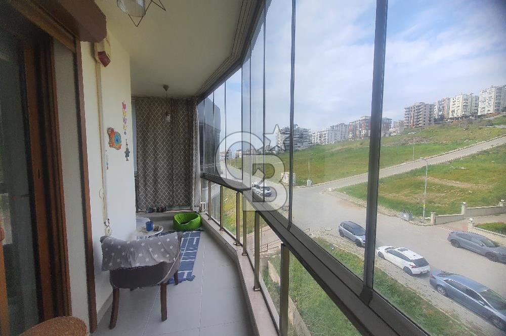 ÇİĞLİ ESENTEPE'DE KÖRFEZ MANZARALI İÇİ FULL TADİLATLI GENİŞ 2+1 DAİRE