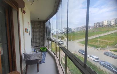 ÇİĞLİ ESENTEPE'DE KÖRFEZ MANZARALI İÇİ FULL TADİLATLI GENİŞ 2+1 DAİRE