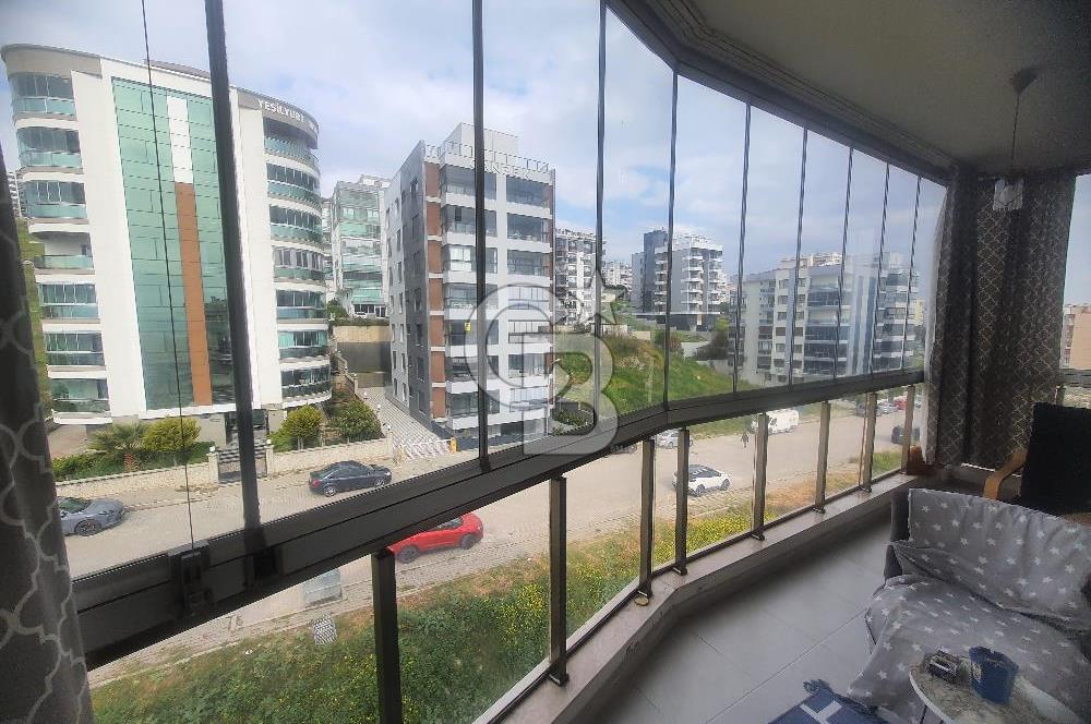 ÇİĞLİ ESENTEPE'DE KÖRFEZ MANZARALI İÇİ FULL TADİLATLI GENİŞ 2+1 DAİRE