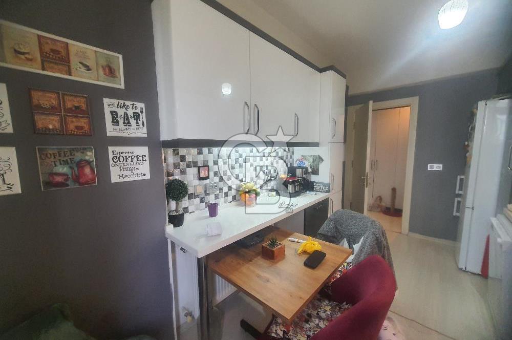 ÇİĞLİ ESENTEPE'DE KÖRFEZ MANZARALI İÇİ FULL TADİLATLI GENİŞ 2+1 DAİRE