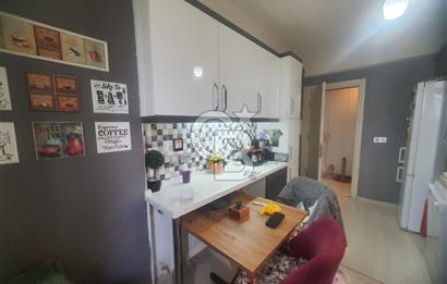 ÇİĞLİ ESENTEPE'DE KÖRFEZ MANZARALI İÇİ FULL TADİLATLI GENİŞ 2+1 DAİRE