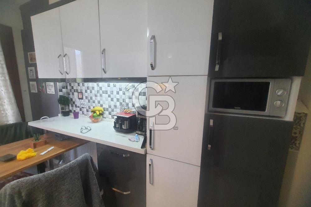 ÇİĞLİ ESENTEPE'DE KÖRFEZ MANZARALI İÇİ FULL TADİLATLI GENİŞ 2+1 DAİRE