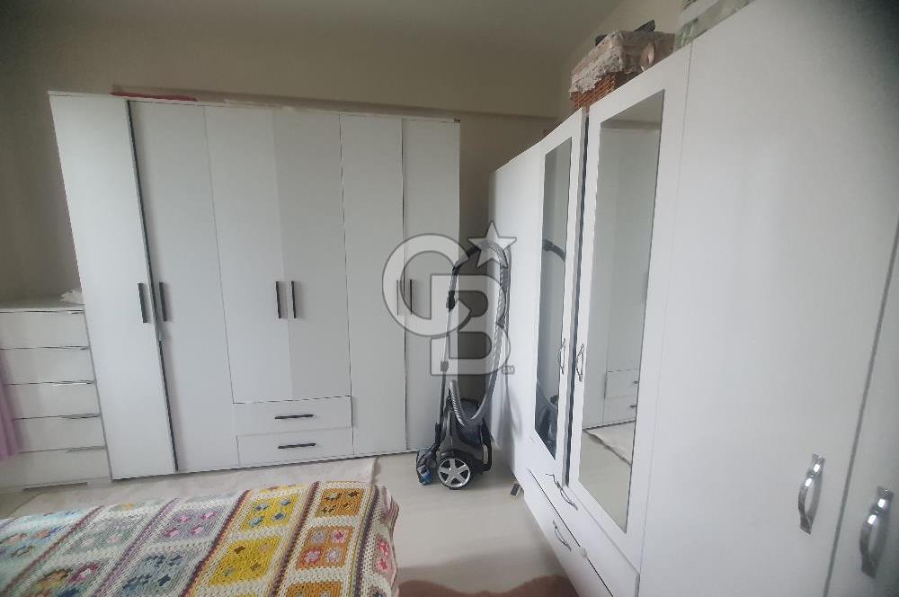 ÇİĞLİ ESENTEPE'DE KÖRFEZ MANZARALI İÇİ FULL TADİLATLI GENİŞ 2+1 DAİRE