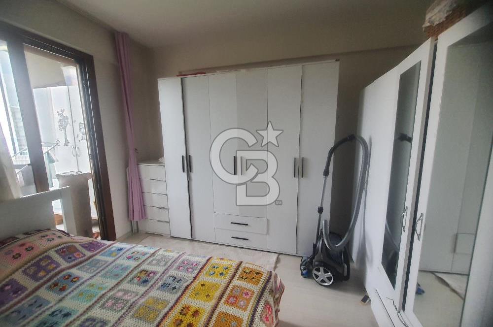 ÇİĞLİ ESENTEPE'DE KÖRFEZ MANZARALI İÇİ FULL TADİLATLI GENİŞ 2+1 DAİRE