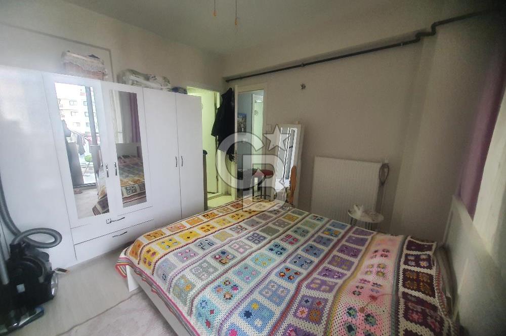 ÇİĞLİ ESENTEPE'DE KÖRFEZ MANZARALI İÇİ FULL TADİLATLI GENİŞ 2+1 DAİRE