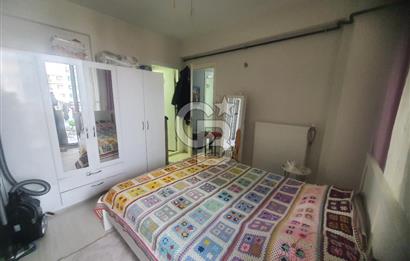 ÇİĞLİ ESENTEPE'DE KÖRFEZ MANZARALI İÇİ FULL TADİLATLI GENİŞ 2+1 DAİRE