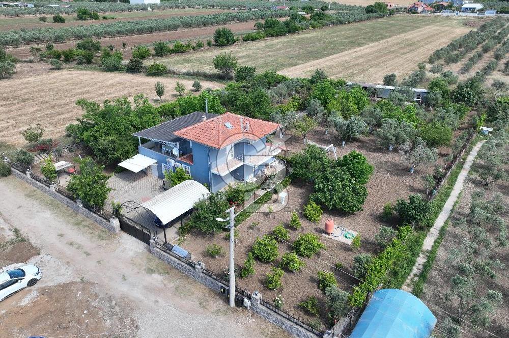 İzmir Menderes'de 5+2 Satılık Müştemilatlı Müstakil Dubleks Ev