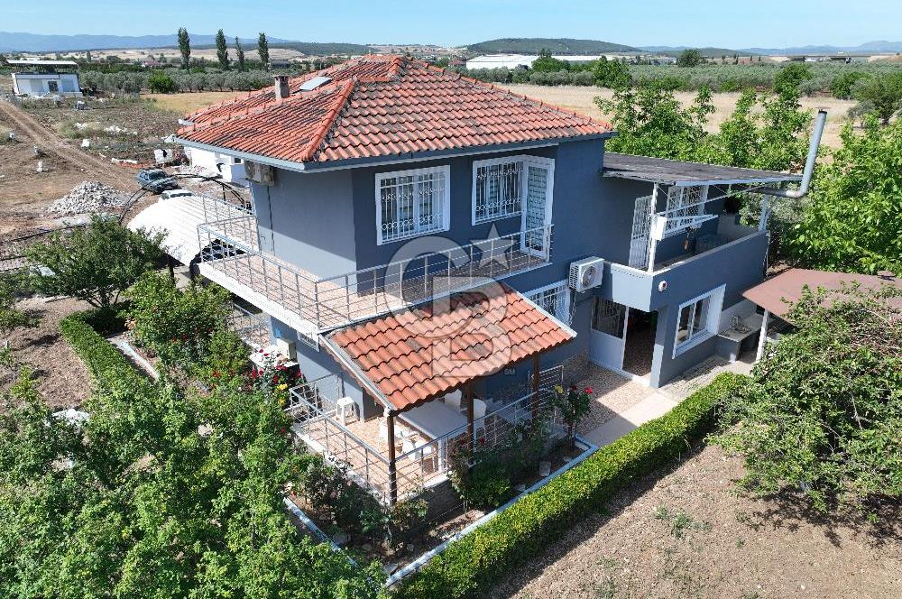 İzmir Menderes'de 5+2 Satılık Müştemilatlı Müstakil Dubleks Ev