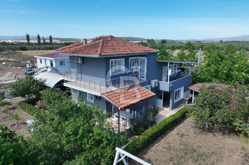 İzmir Menderes'de 5+2 Satılık Müştemilatlı Müstakil Dubleks Ev