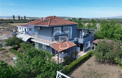 İzmir Menderes'de 5+2 Satılık Müştemilatlı Müstakil Dubleks Ev