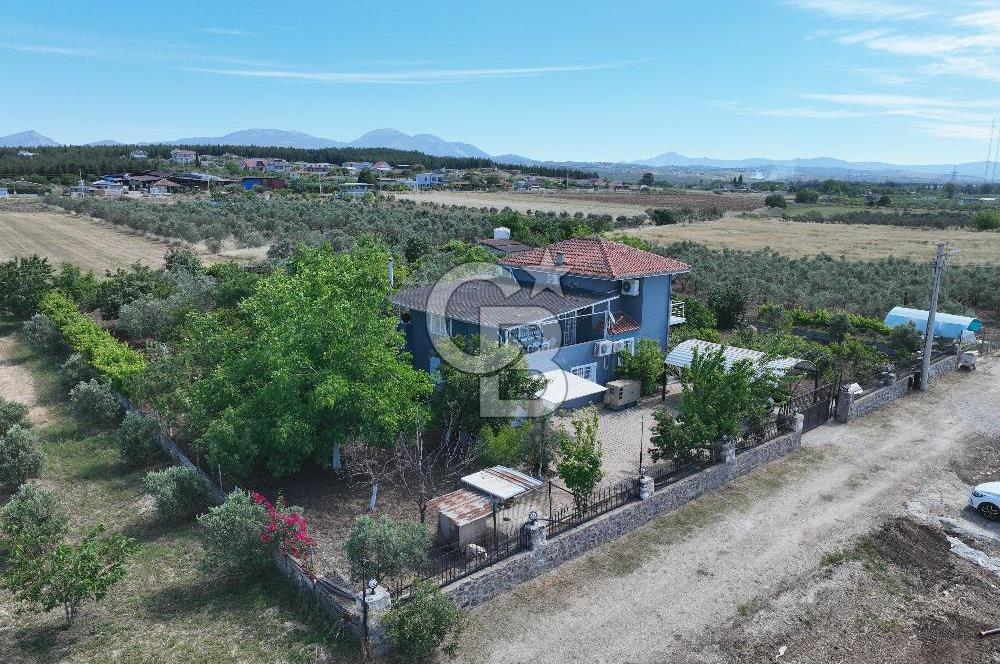 İzmir Menderes'de 5+2 Satılık Müştemilatlı Müstakil Dubleks Ev