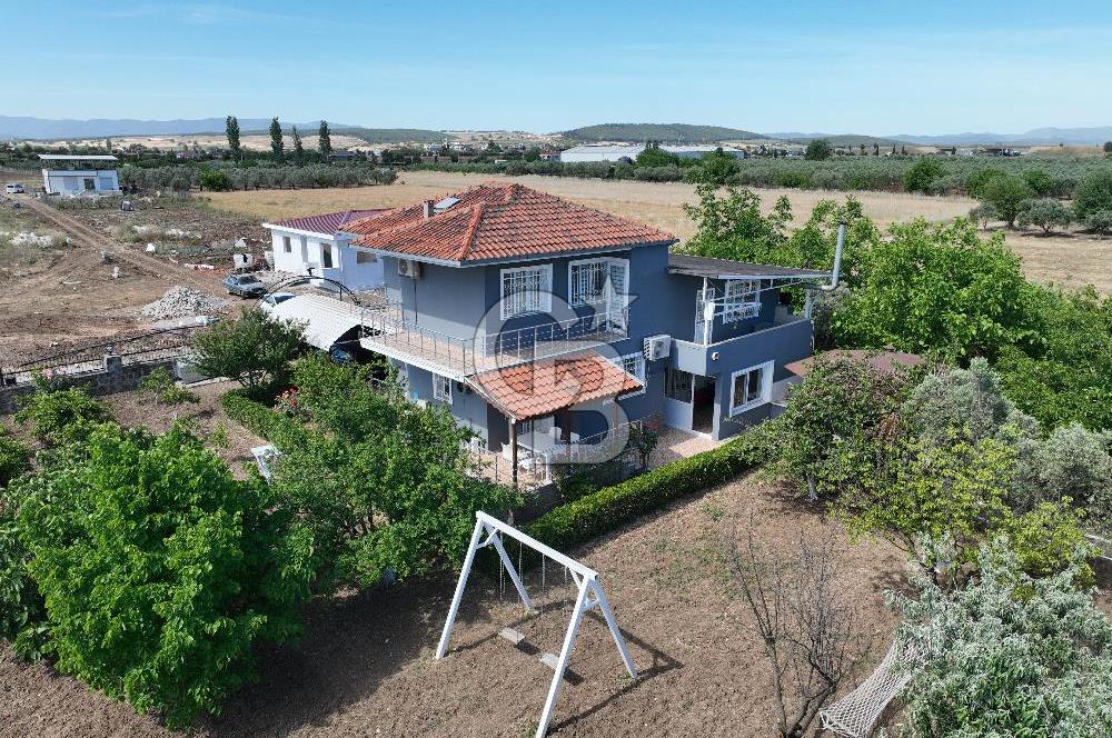 İzmir Menderes'de 5+2 Satılık Müştemilatlı Müstakil Dubleks Ev