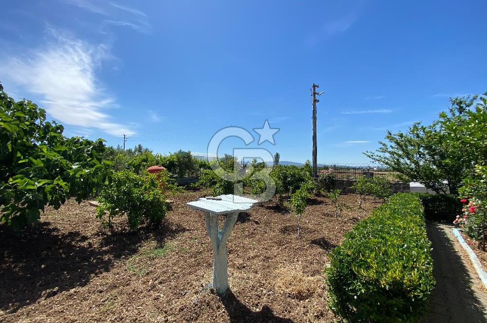 İzmir Menderes'de 5+2 Satılık Müştemilatlı Müstakil Dubleks Ev