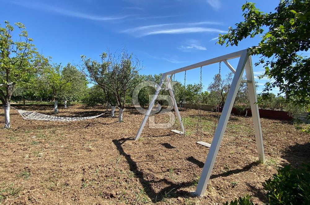 İzmir Menderes'de 5+2 Satılık Müştemilatlı Müstakil Dubleks Ev