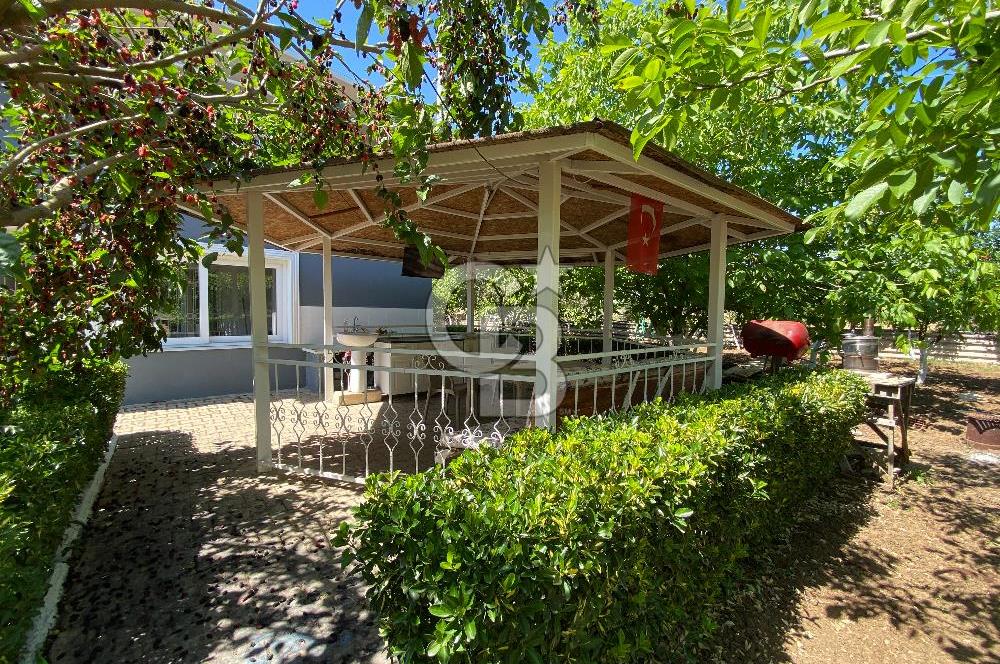 İzmir Menderes'de 5+2 Satılık Müştemilatlı Müstakil Dubleks Ev