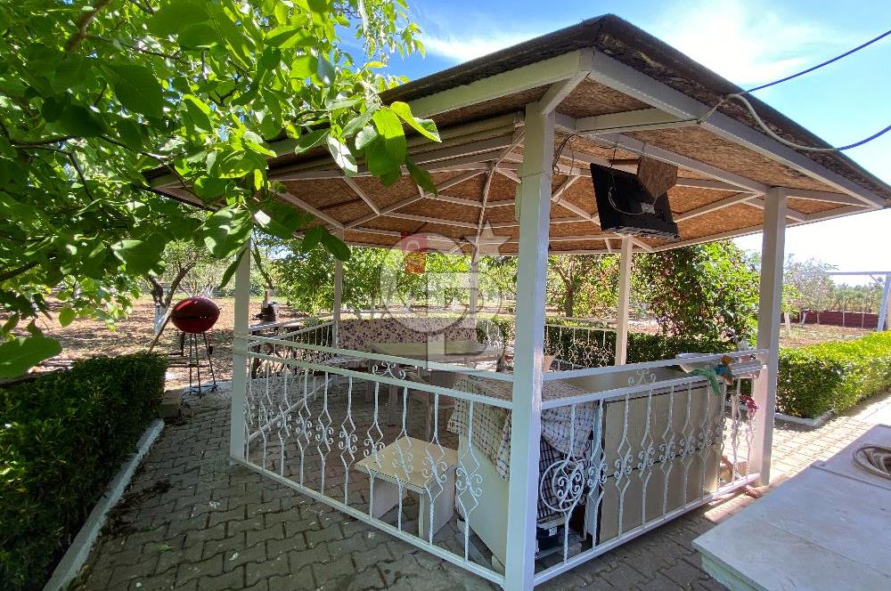 İzmir Menderes'de 5+2 Satılık Müştemilatlı Müstakil Dubleks Ev