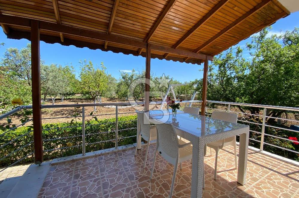 İzmir Menderes'de 5+2 Satılık Müştemilatlı Müstakil Dubleks Ev