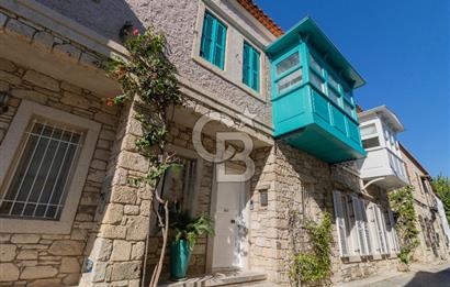 Alaçatı’da Satılık Cumbalı, Eşyalı 3+1 Villa