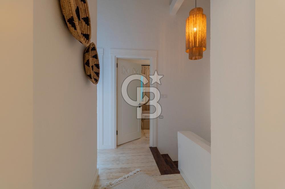 Alaçatı’da Satılık Cumbalı, Eşyalı 3+1 Villa