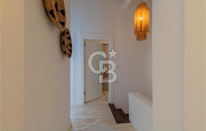 Alaçatı’da Satılık Cumbalı, Eşyalı 3+1 Villa