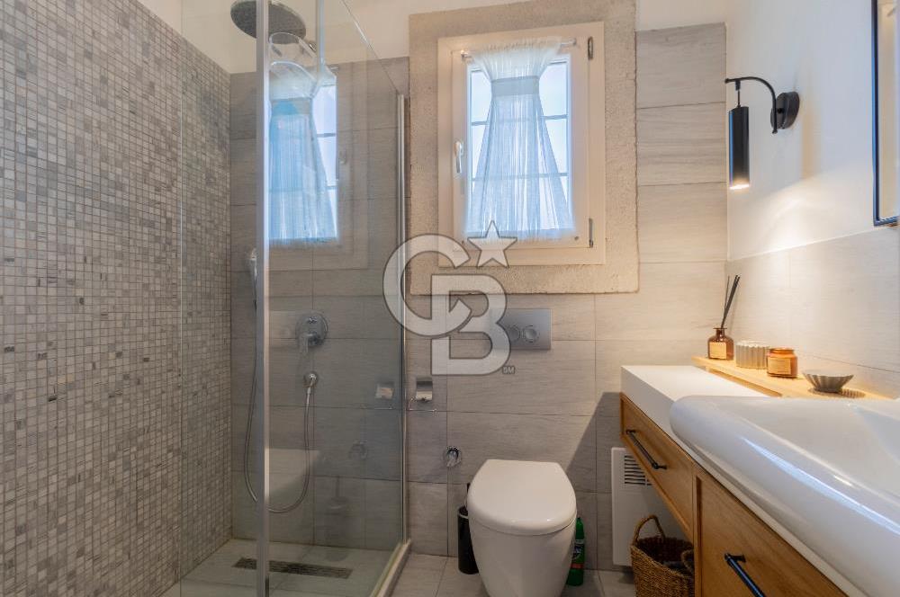 Alaçatı’da Satılık Cumbalı, Eşyalı 3+1 Villa