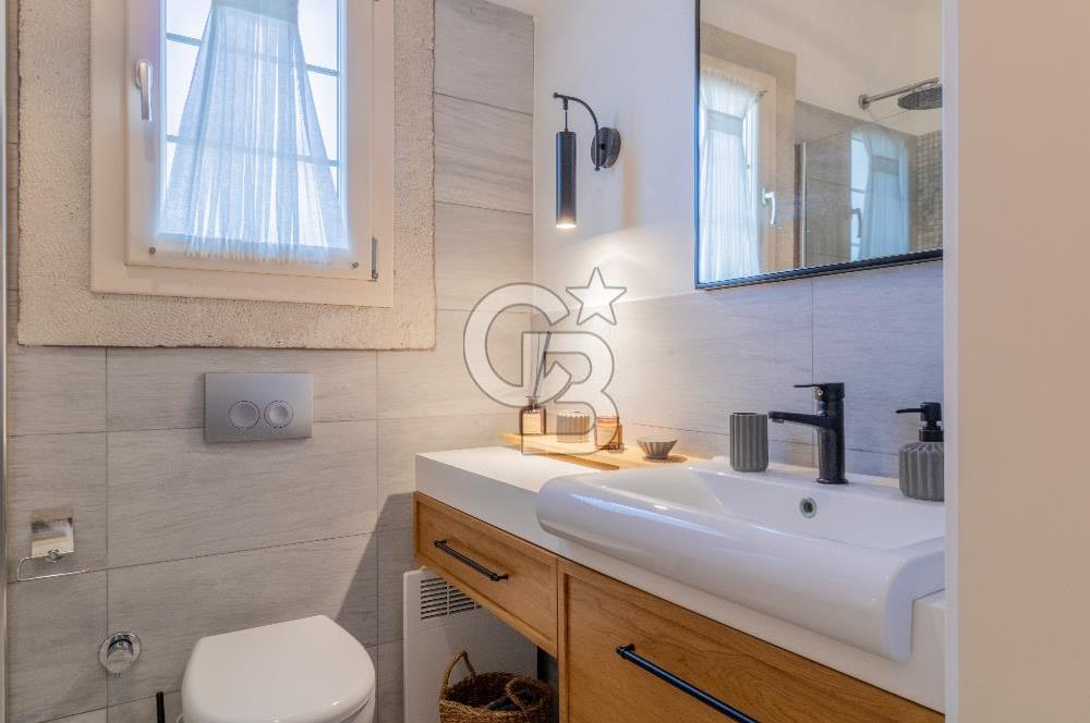 Alaçatı’da Satılık Cumbalı, Eşyalı 3+1 Villa