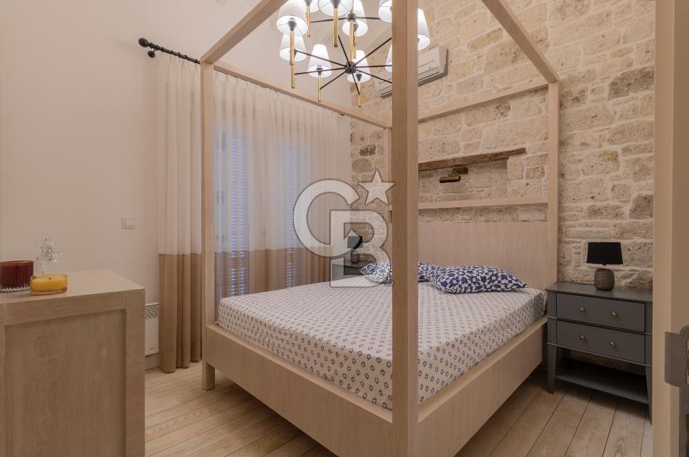 Alaçatı’da Satılık Cumbalı, Eşyalı 3+1 Villa