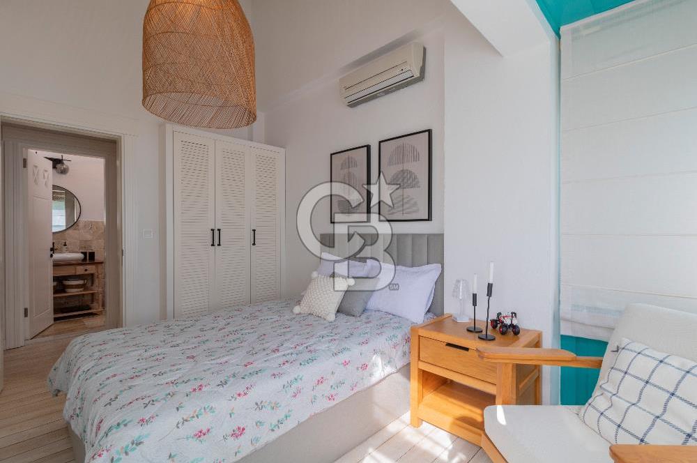 Alaçatı’da Satılık Cumbalı, Eşyalı 3+1 Villa