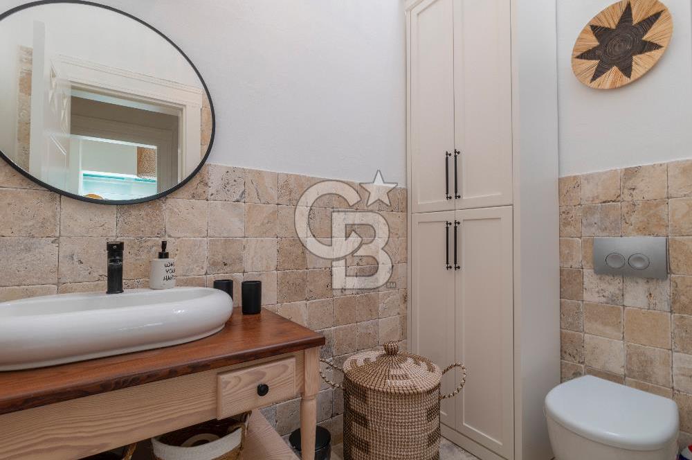 Alaçatı’da Satılık Cumbalı, Eşyalı 3+1 Villa